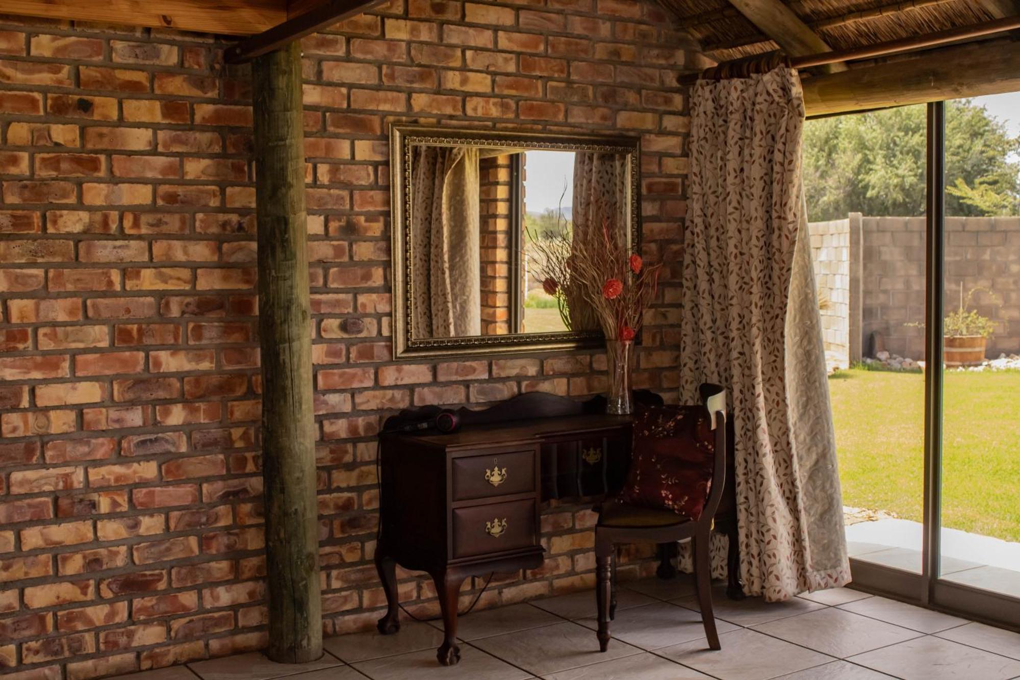 Tarantula Guest House Calvinia Екстериор снимка