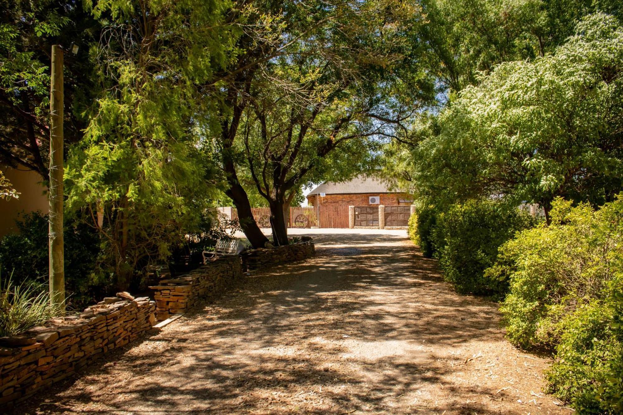 Tarantula Guest House Calvinia Екстериор снимка
