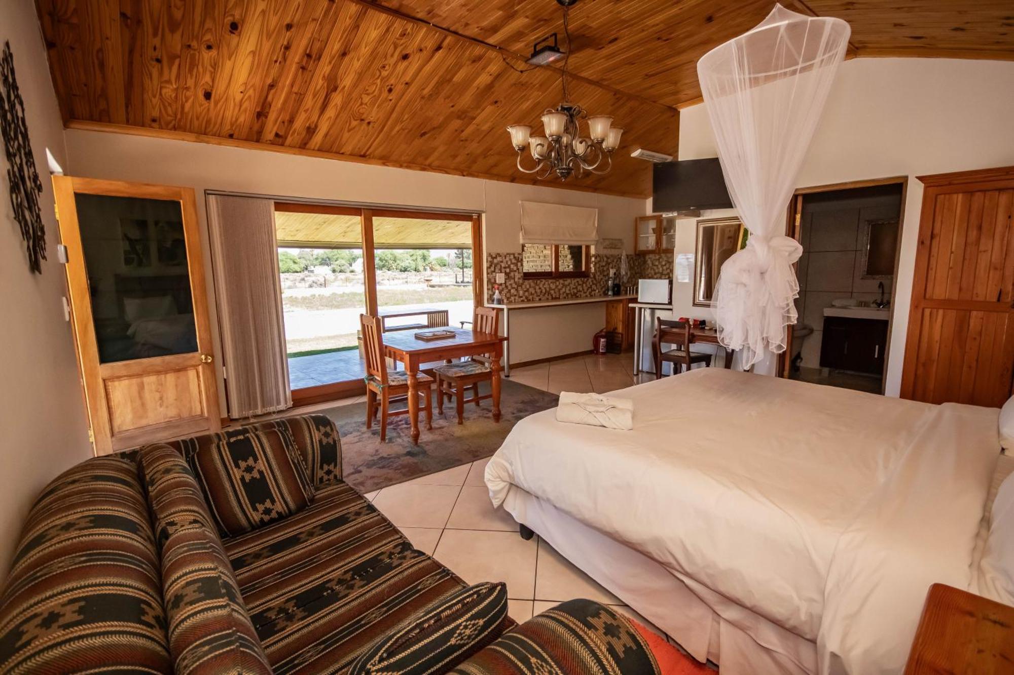 Tarantula Guest House Calvinia Екстериор снимка