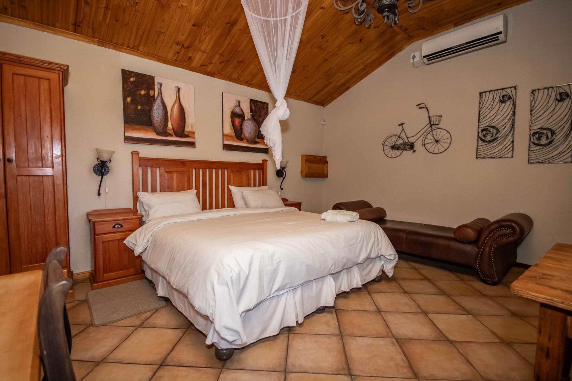 Tarantula Guest House Calvinia Екстериор снимка