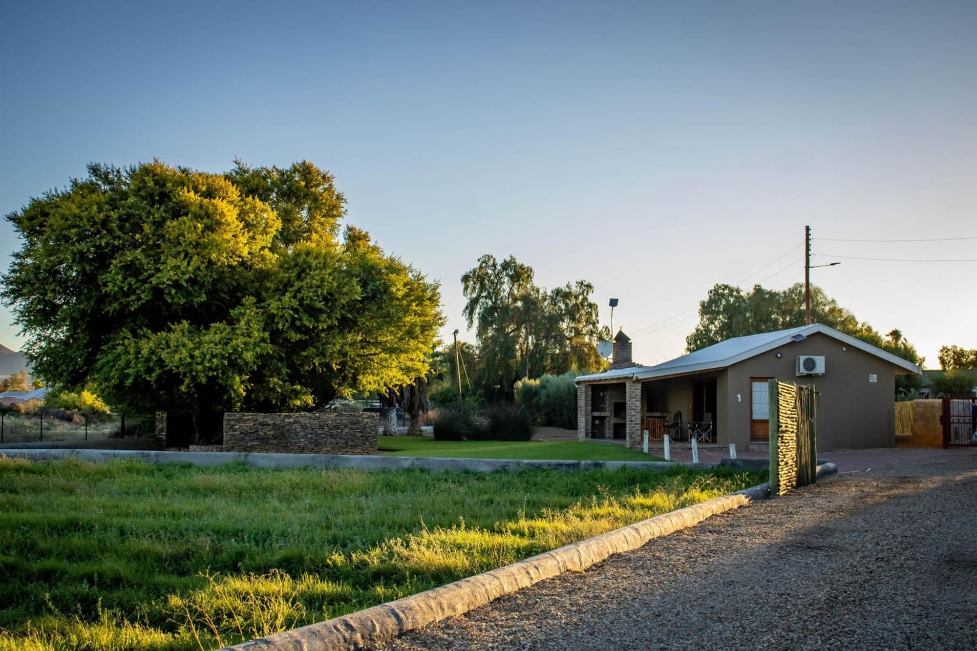 Tarantula Guest House Calvinia Екстериор снимка