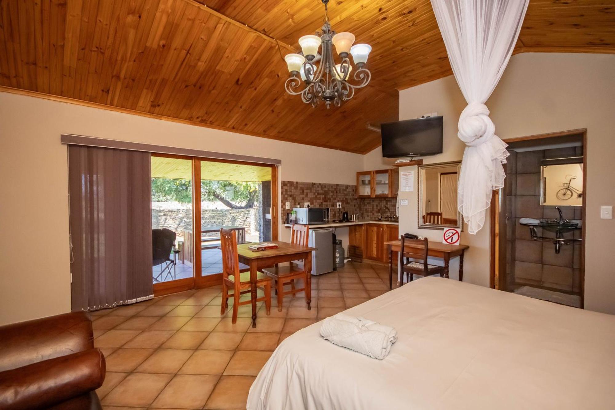 Tarantula Guest House Calvinia Екстериор снимка