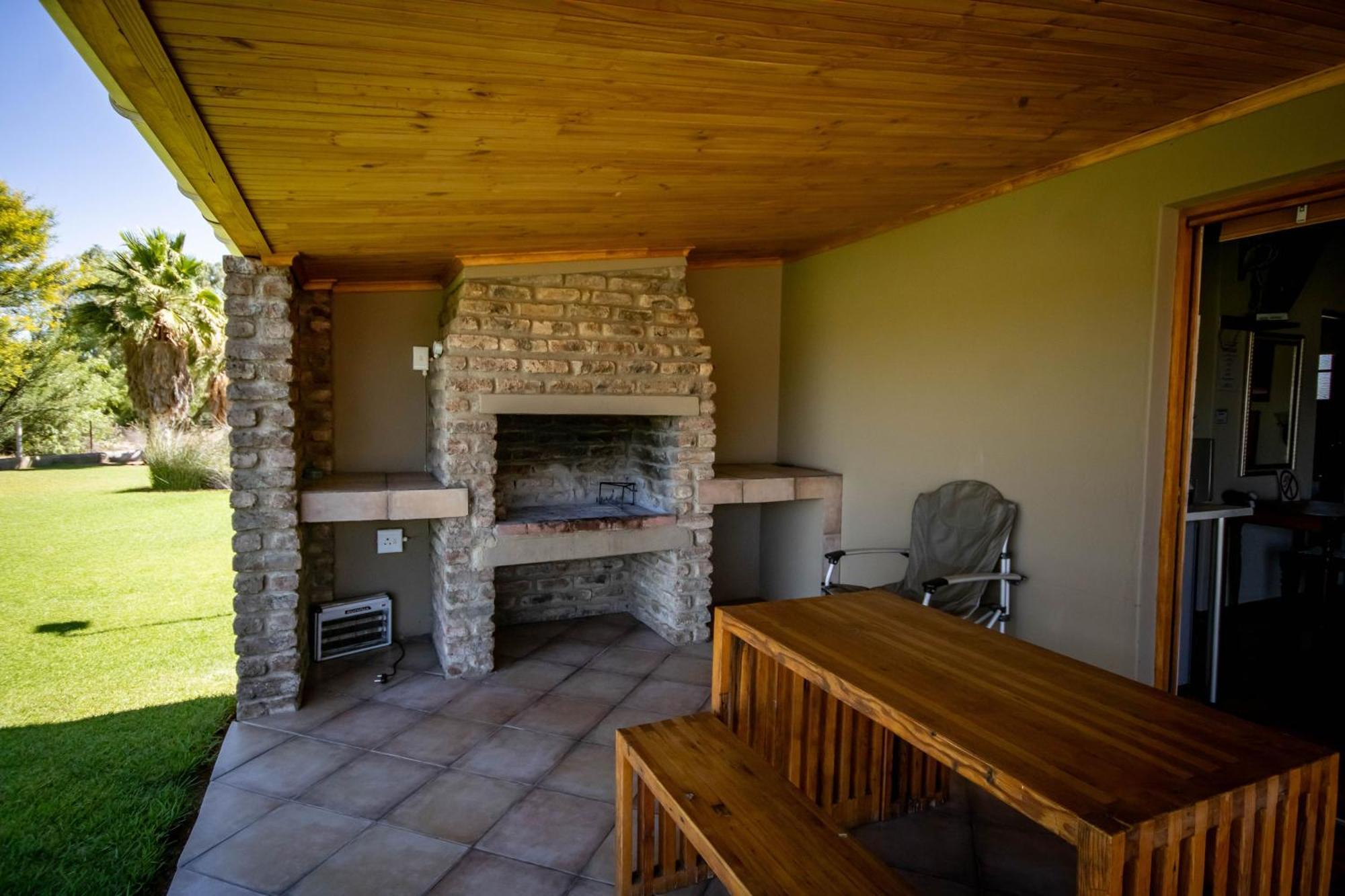 Tarantula Guest House Calvinia Екстериор снимка